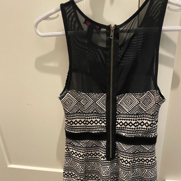 -Cute trendy summer dress. - Picture 2 of 3